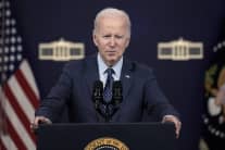 WASHINGTON, DC - 16 DE FEBRERO: El presidente de los Estados Unidos, Joe Biden, habla sobre la respuesta de los Estados Unidos al globo chino de gran altitud y otros tres objetos que fueron derribados recientemente por el ejército de los Estados Unidos sobre el espacio aéreo estadounidense, en el Auditorio South Court en el complejo de la Casa Blanca el 16 de febrero de 2023 en Washington, DC. El incidente del globo llevó al secretario de Estado de Estados Unidos, Antony Blinken, a cancelar una visita planeada a Beijing, China. (Foto de Drew Angerer/Getty Images)