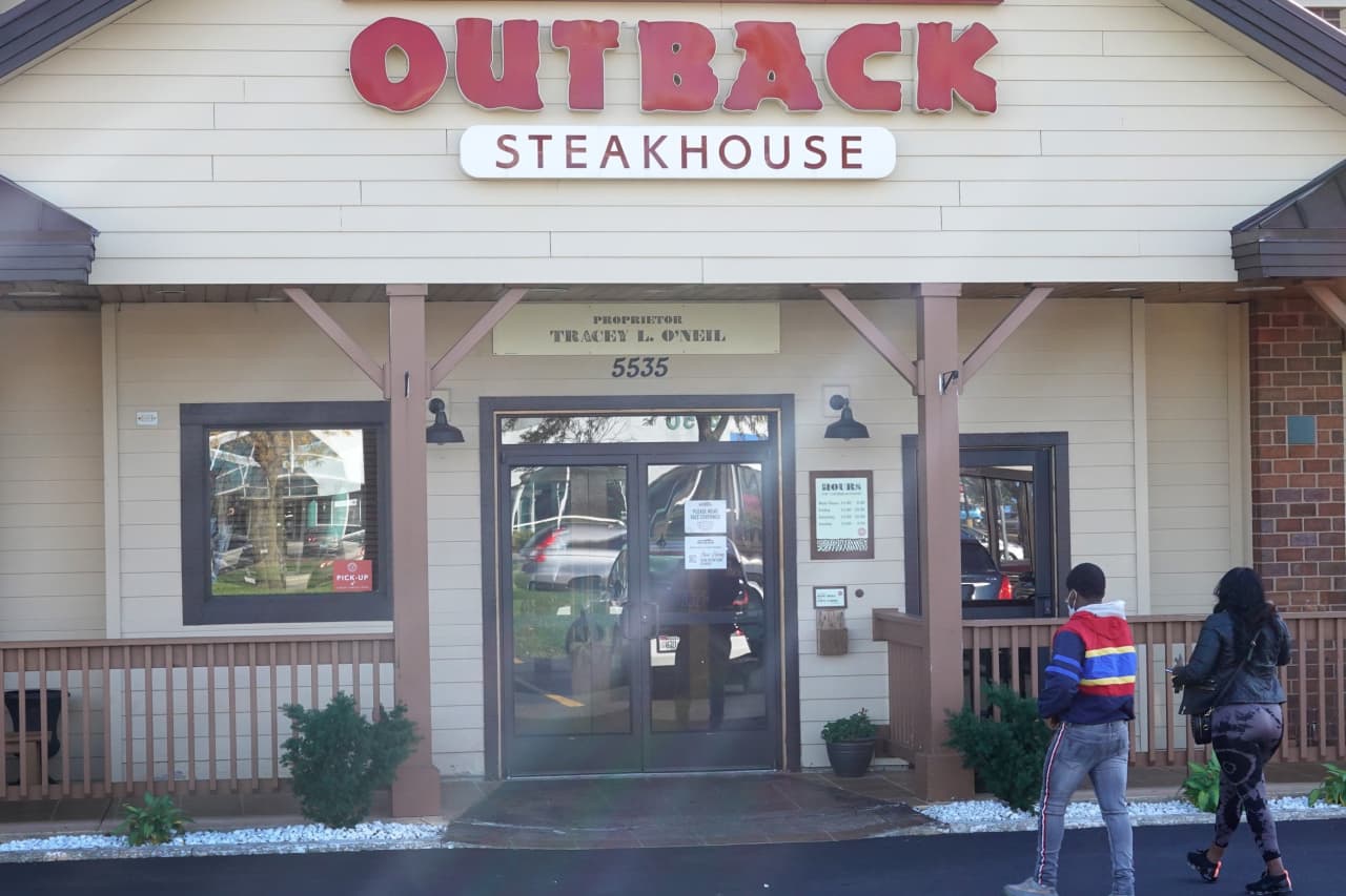 Bloomin’ Brands’ stock slides 4.9% after earnings miss and lowered guidance