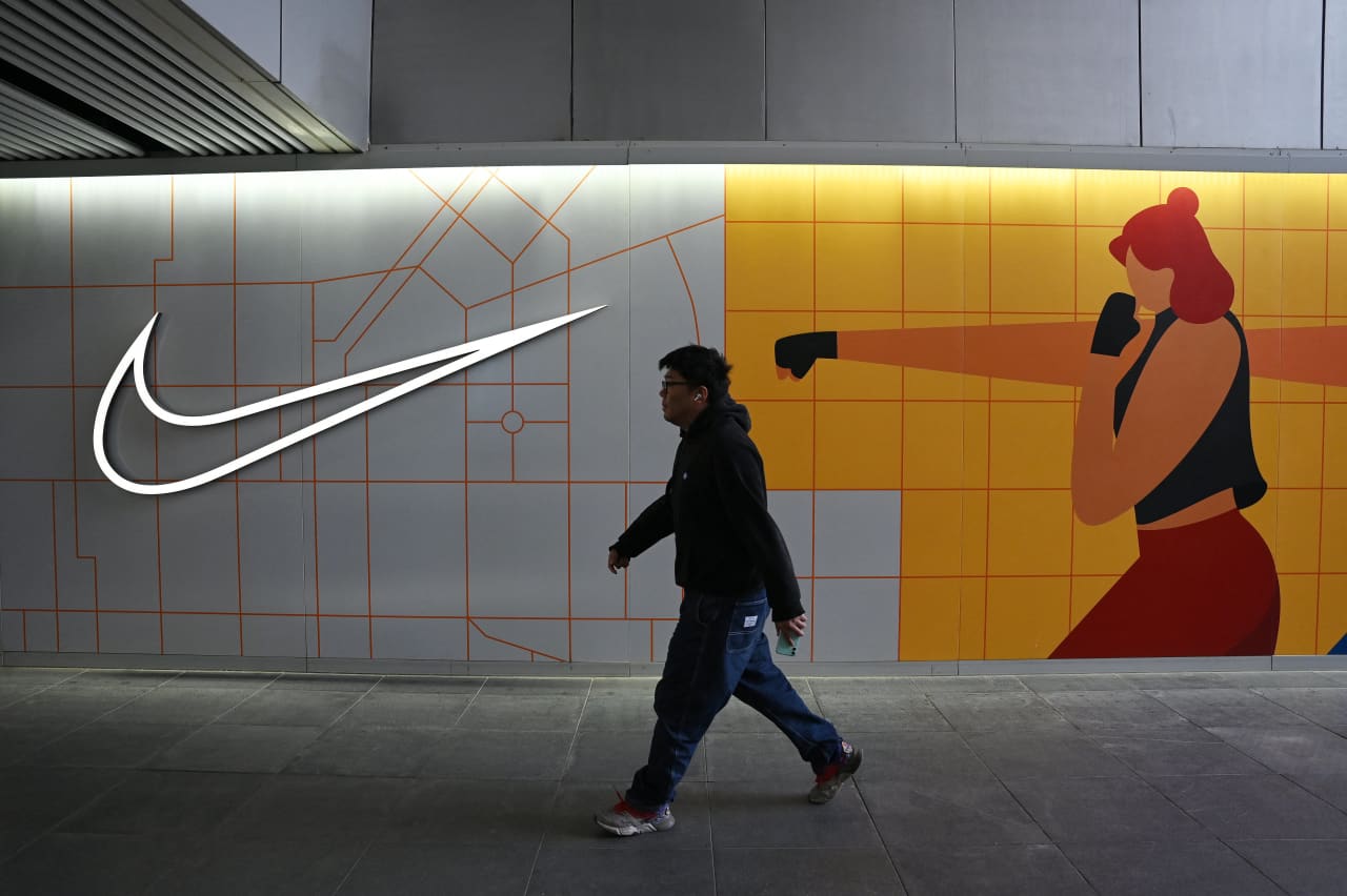 Retailers could win big on a repeal of Trump’s tariffs. Here’s why the stocks aren’t rising.