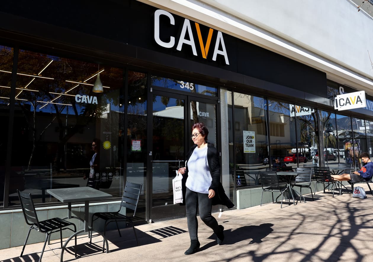 Cava Sales Climb as Diners Opt for Grain Bowls Over Lettuce Amid Industry Food Scares