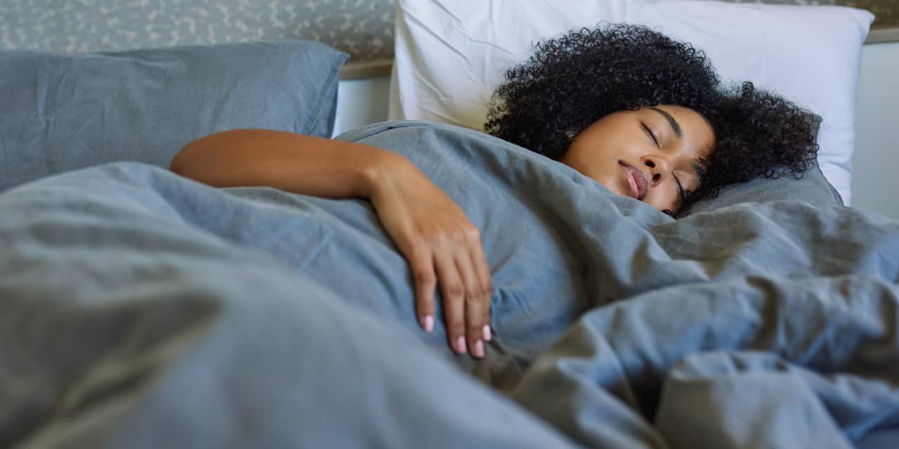 #: People need more sleep in the winter, science says
