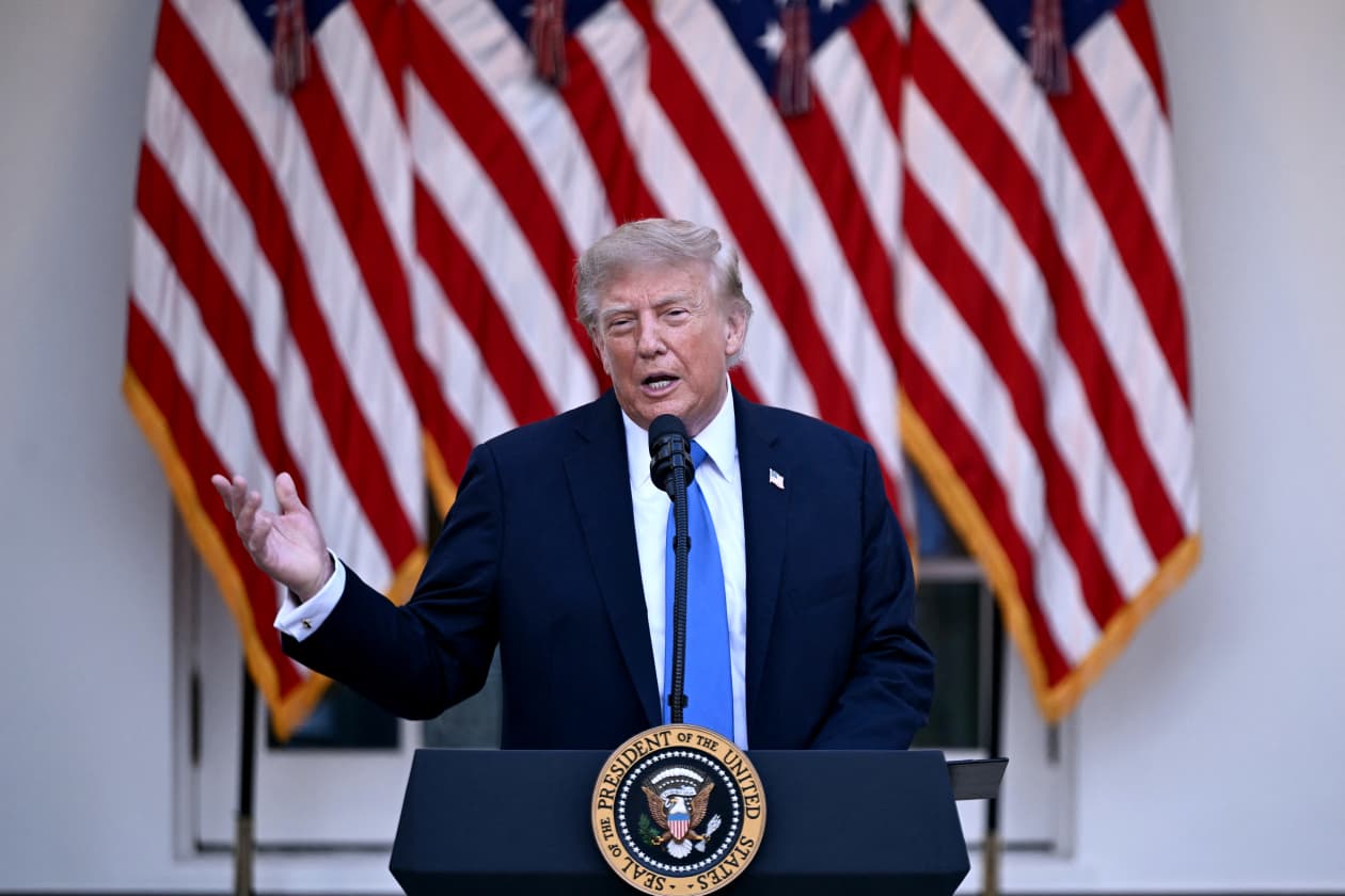 Trump’s threat to stop trade unless there’s a rate cut risks shock to U.S. economy