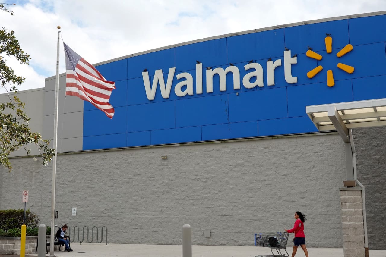 Wealthier shoppers turn to Walmart for groceries, Business