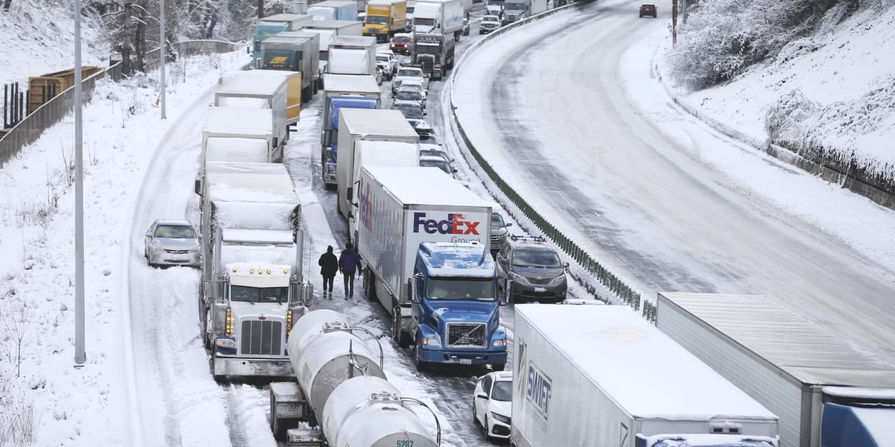 Avertissement de blizzard à San Diego, pannes d’électricité dans le Michigan alors que la tempête hivernale sauvage s’empare d’une grande partie des États-Unis