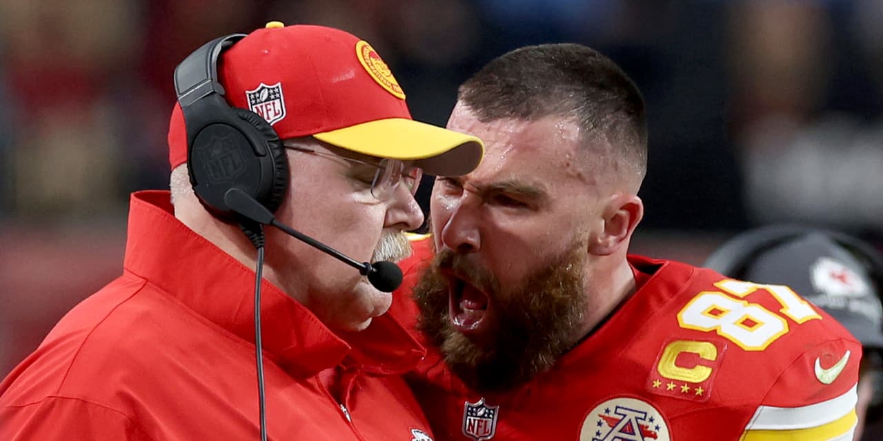 Travis Kelce had a sideline meltdown. But you have to keep your cool on the job. - Vimarsana News