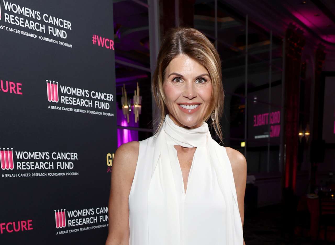 Actress Lori Loughlin puts L.A. mansion back on the market at a lower price