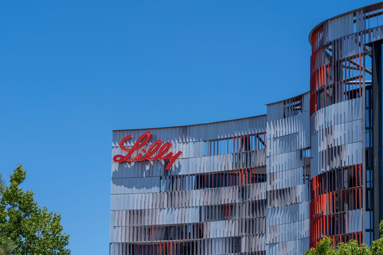 Eli Lilly’s Alzheimer’s drug to face safety, dosing scrutiny from FDA advisers 