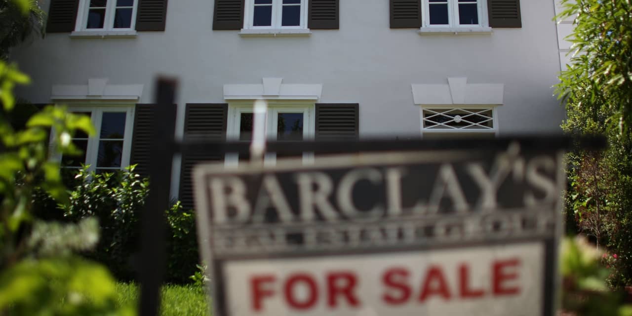 Mortgage rates' dip to 7% could be brief if jobs market stays strong, Fannie Mae economist says