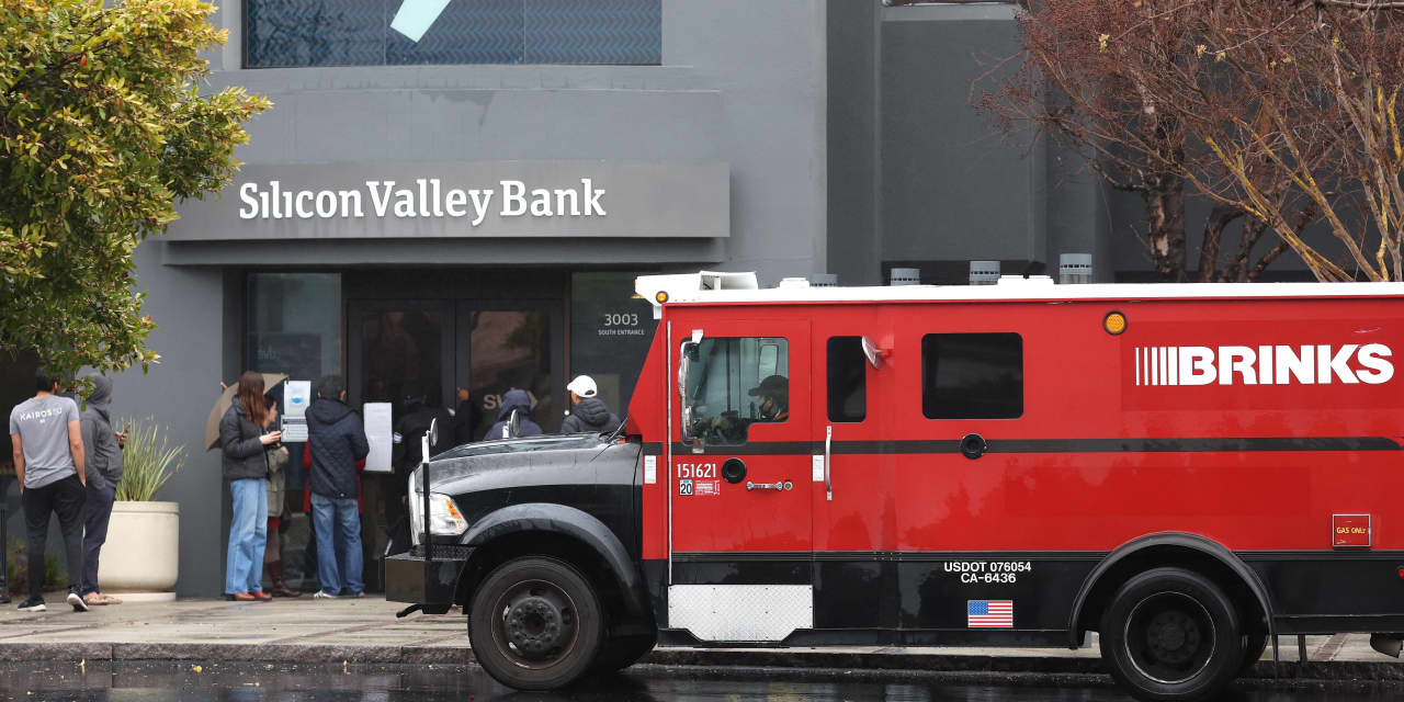 #Crypto: Stablecoin USDC faces $3.3 billion exposure to Silicon Valley Bank