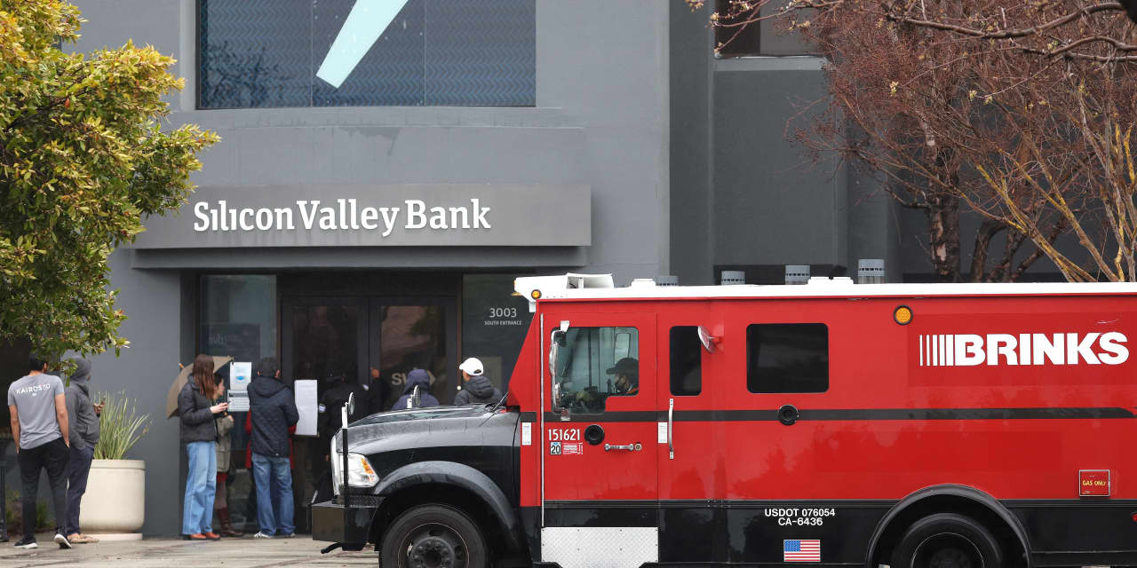 #Crypto: Stablecoin USDC faces .3 billion exposure to Silicon Valley Bank