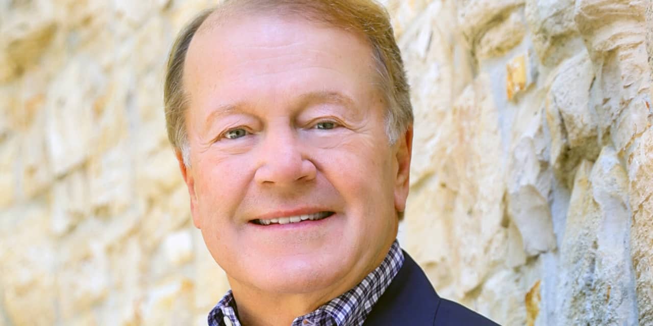 John Chambers expects an AI bubble with many failures, ‘but it is worth the bet’