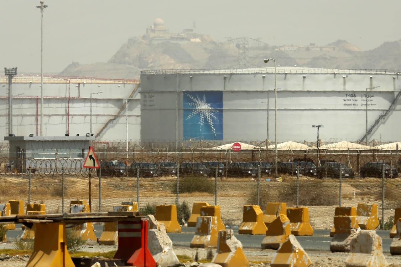 Saudi Aramco reports profit decline on falling volumes