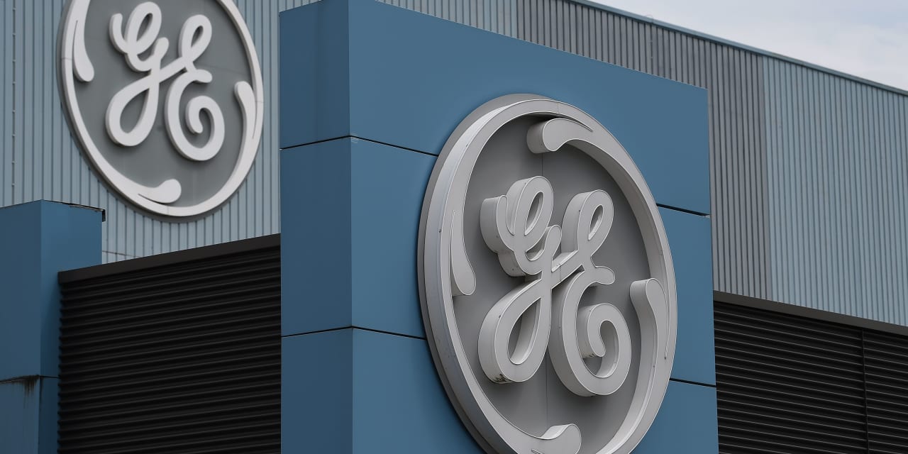 #: GE CEO Larry Culp agrees to $10 million cut in compensation