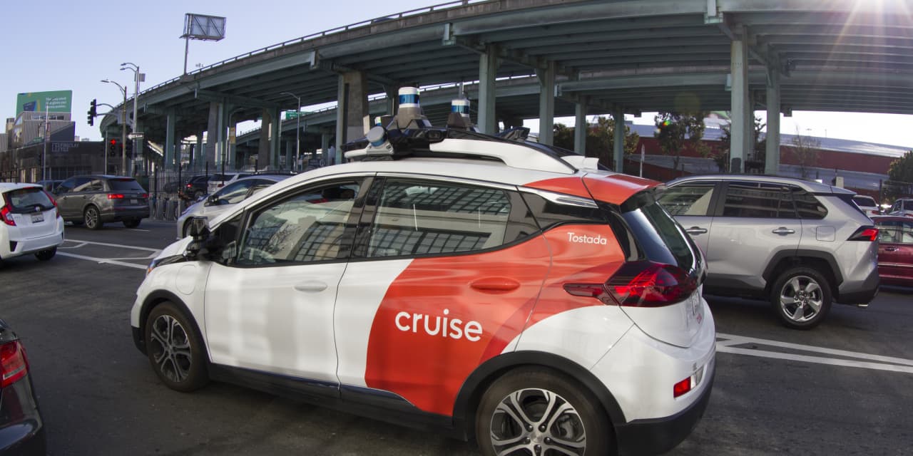 Cruise está retirando 300 autos autónomos después de que un autobús chocara contra San Francisco