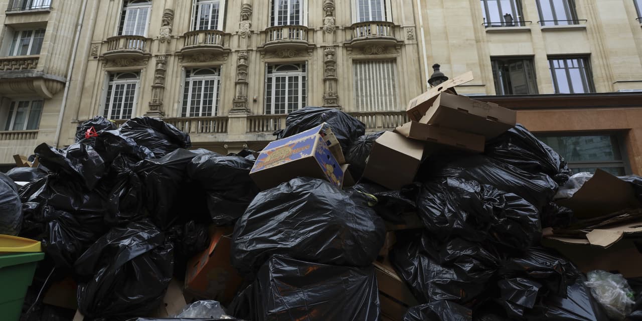 Piles of garbage become protest symbol in Paris