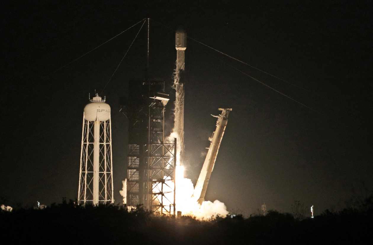 Intuitive Machines ends 2nd moon mission after lander topples over in ...