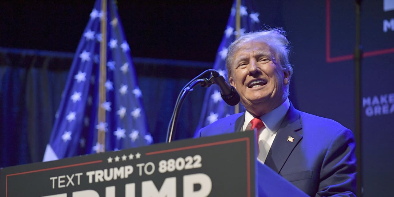 Trump rallying supporters in Waco ahead of possible charges