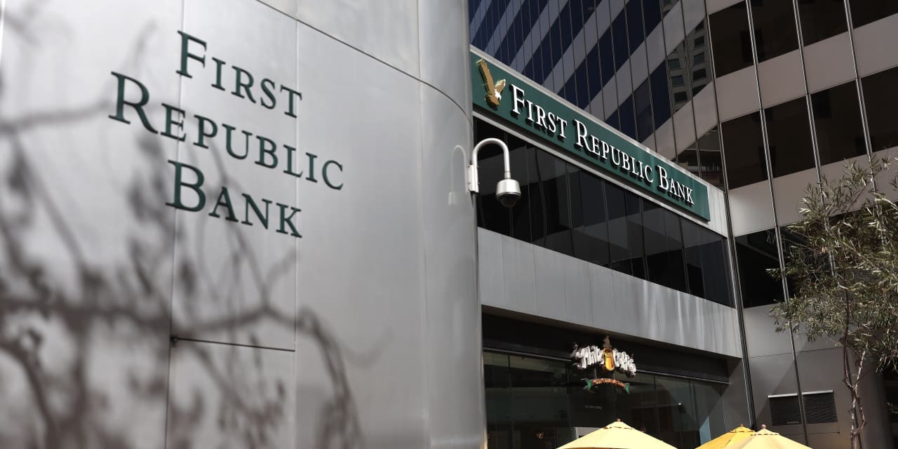 Las acciones de First Republic suben mientras el acuerdo de First Citizens para SVB impulsa a los bancos