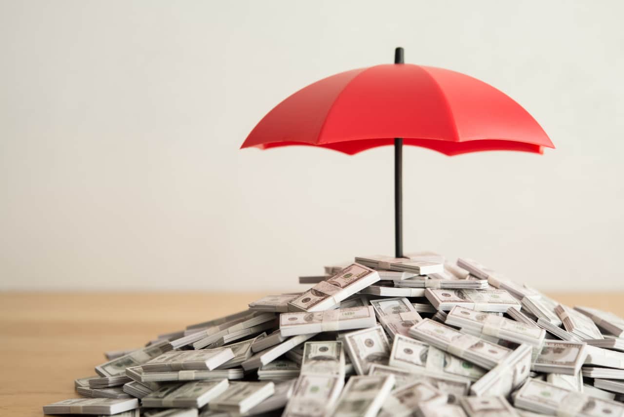 Sitting on cash? Lock in this new Series I bond rate to protect your savings from inflation.