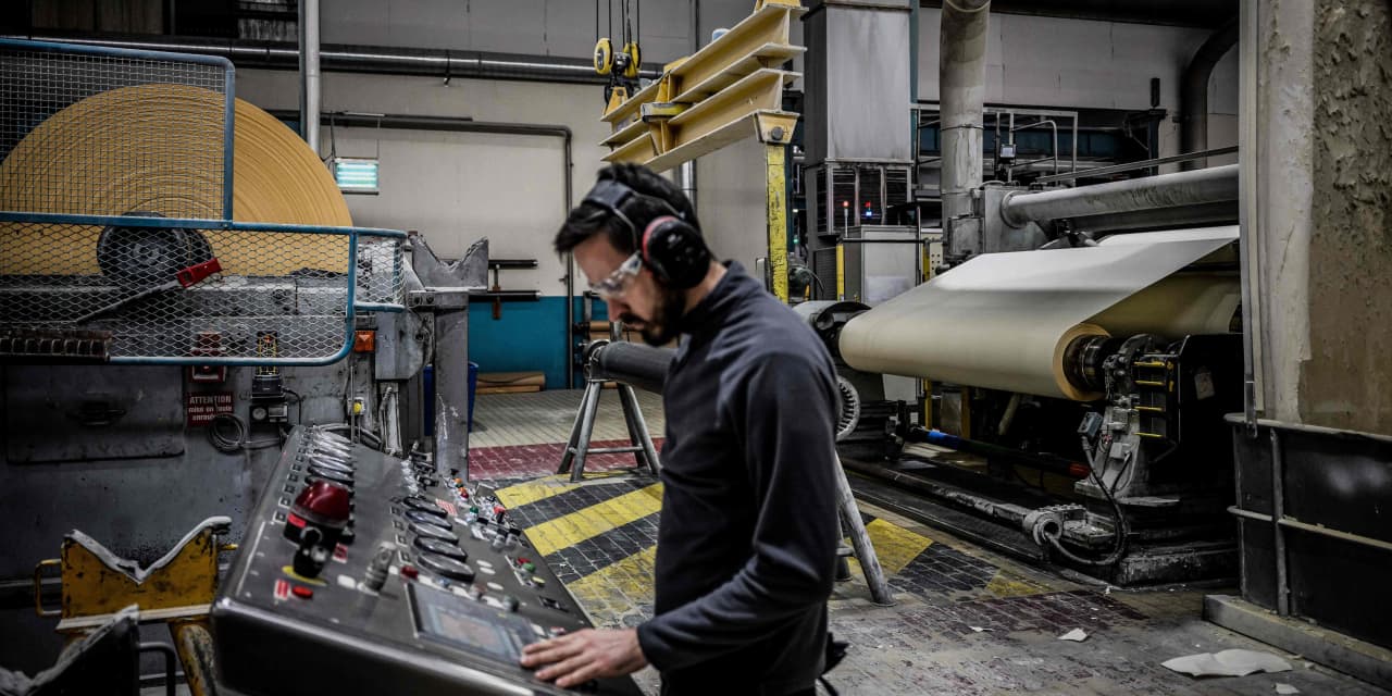 Manufacturing shrinks for 5th month in a row, ISM finds, with one gauge signaling recession