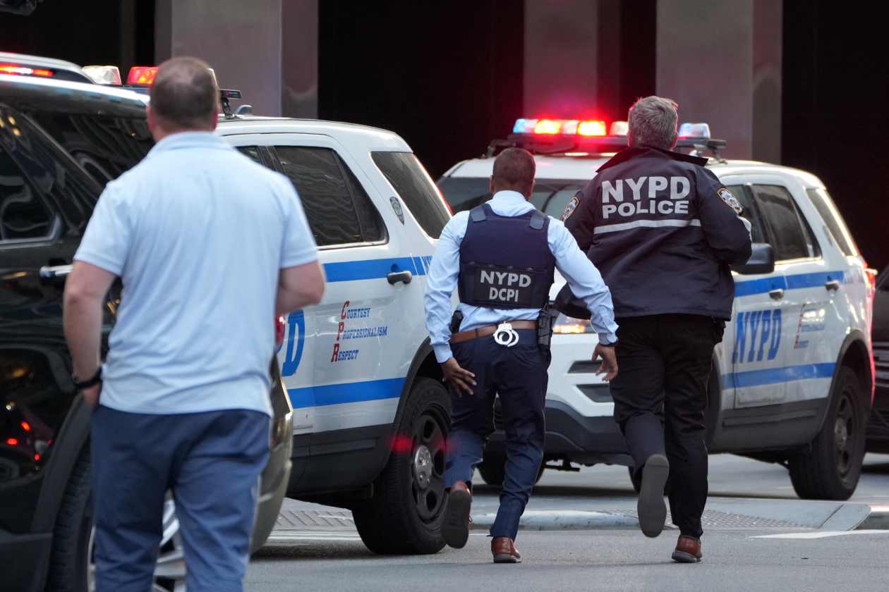At least 5 dead in shooting at office building in midtown Manhattan ...