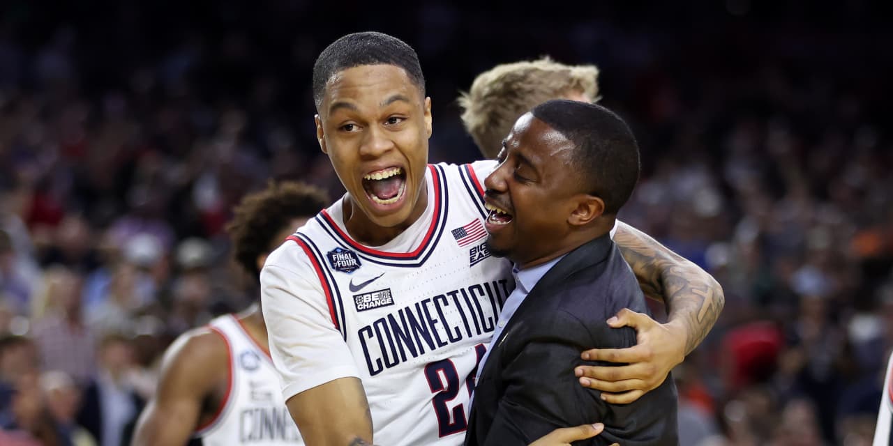 UConn smothers San Diego State to win men’s national championship, 76-59