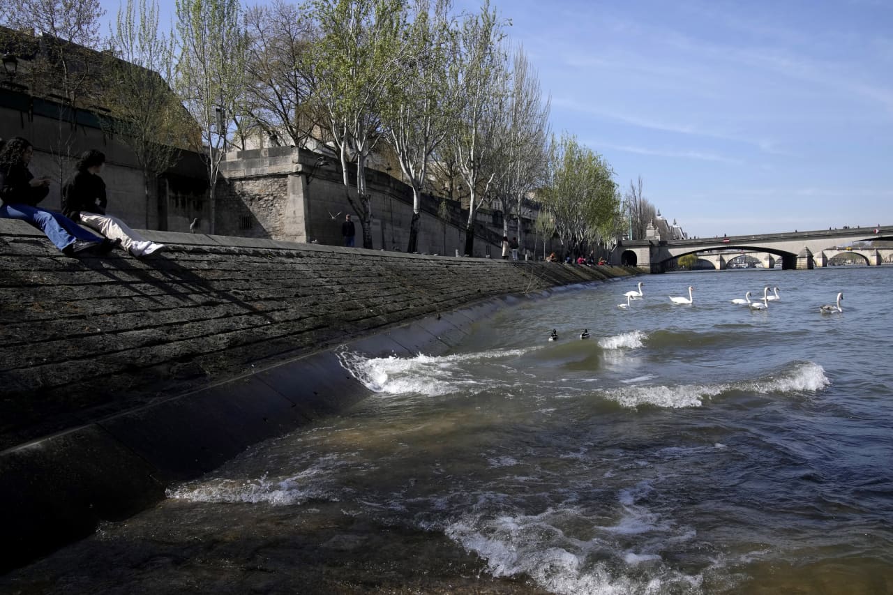 Paris Spends 1 5 Billion To Clean Up The Toxic River Seine In Time For   Im 761343