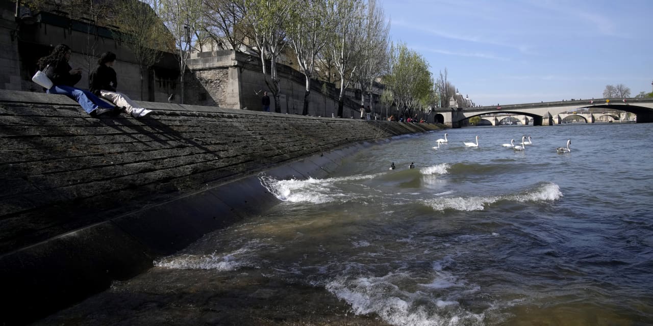 Paris Spends 1 5 Billion To Clean Up The Toxic River Seine In Time For   Social