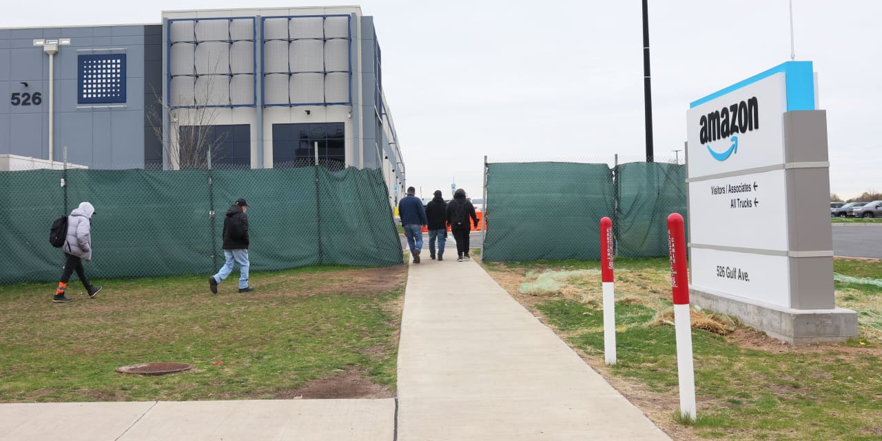 La tasa de lesiones de los trabajadores de Amazon sigue siendo el doble que la de otros trabajadores de almacén: estudio