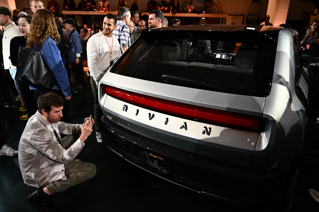 #Rivian’s stock surges 50% on $1 billion Volkswagen investment and joint-venture plan