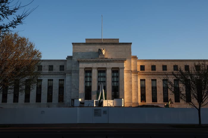 Fed issued 139.5 billion in emergency loans to banks in latest