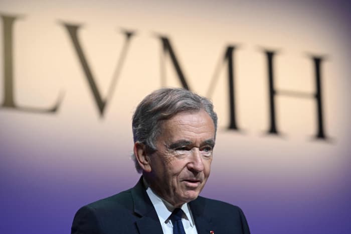 BERNARD ARNAULT CEO OF THE LVMH GROUP LOUIS VUITTON MOET HENNESSY