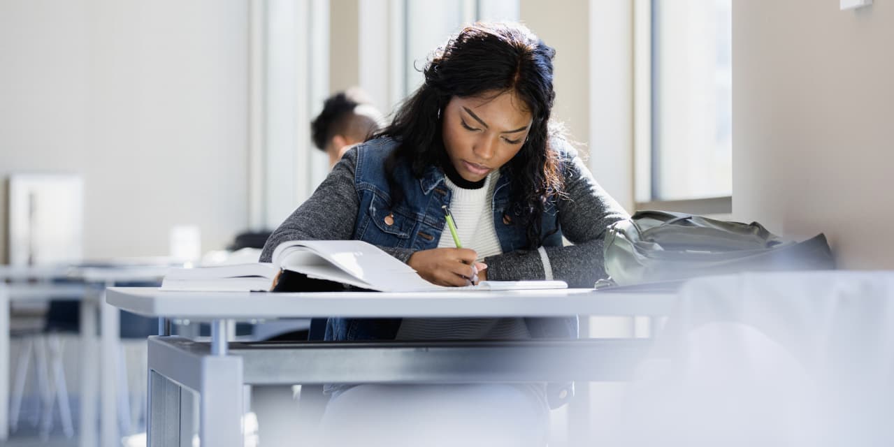 Looking to refinance your student loans? Here’s what you might pay this week