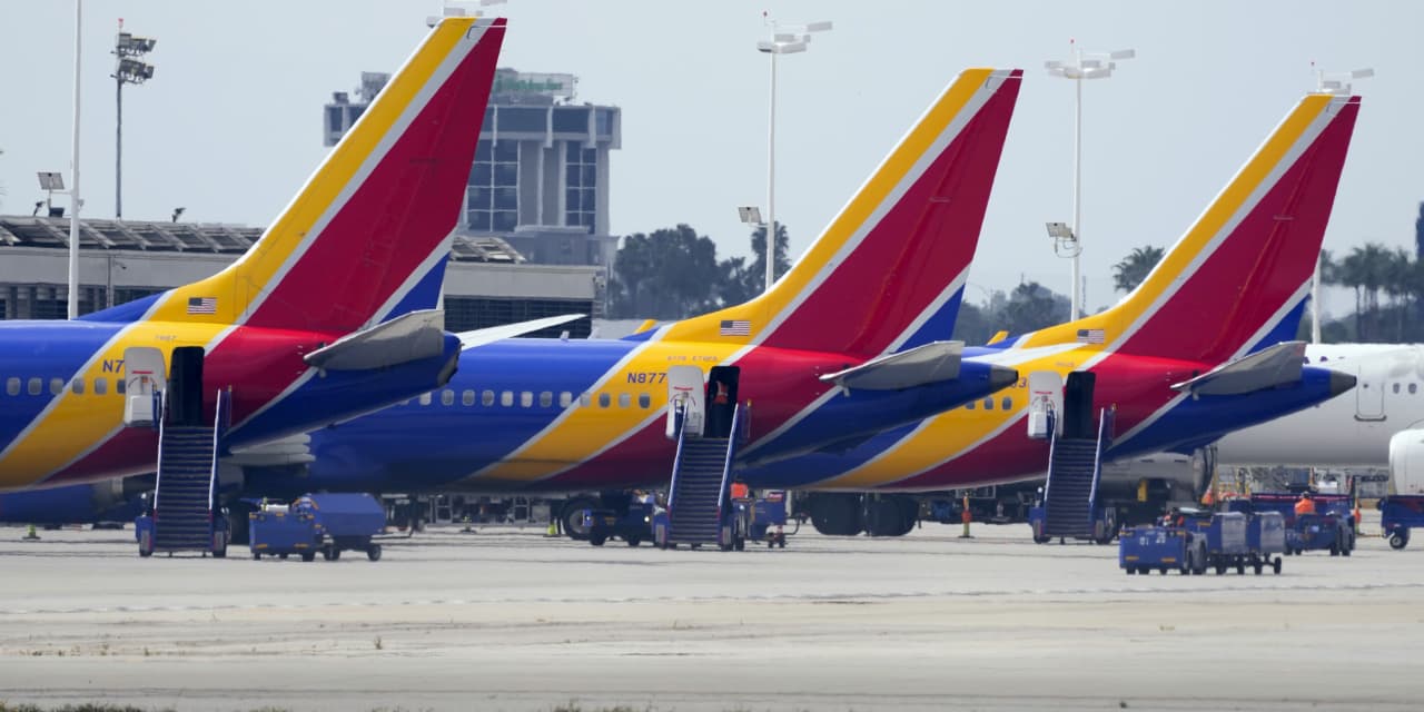 Morning grounding for Southwest planes leads to more than 2,220 delayed flights