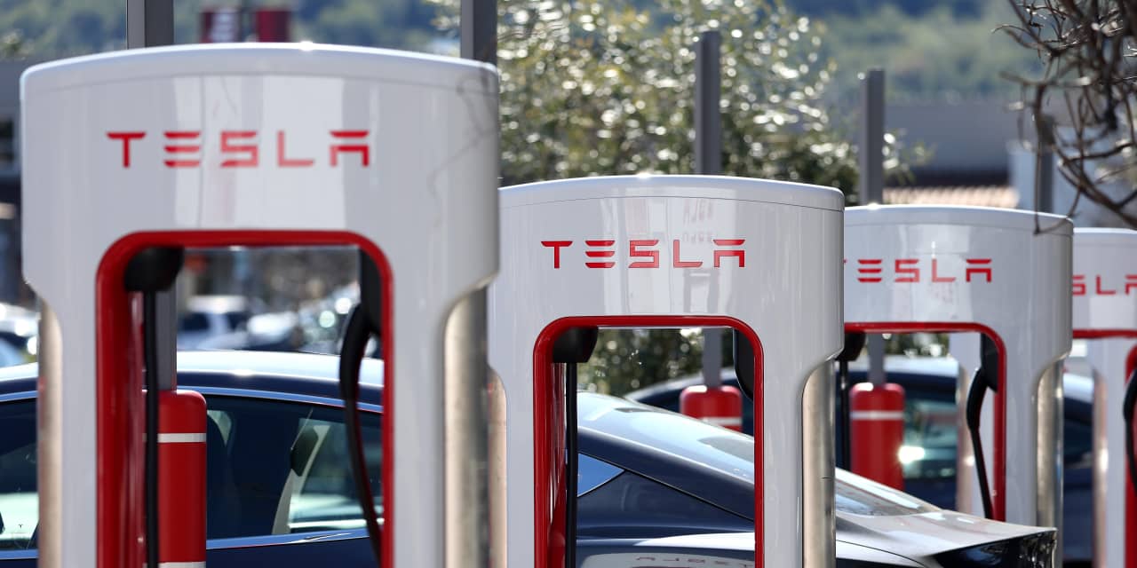 Die Tesla-Aktie fällt am Primärmarkt nach einer weiteren Preisrunde in den USA, da sich die Gewinne abzeichnen