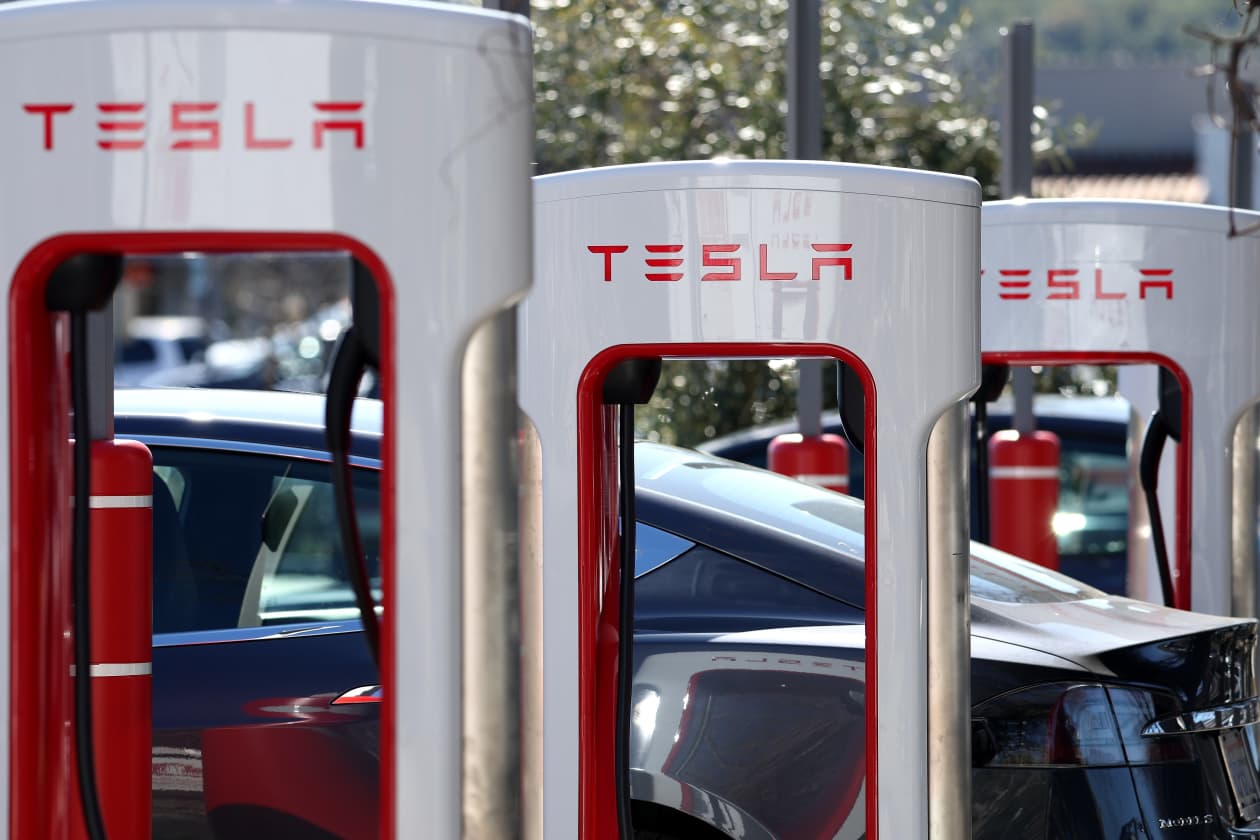 Tesla stock drops in premarket after another round of U.S. price cuts