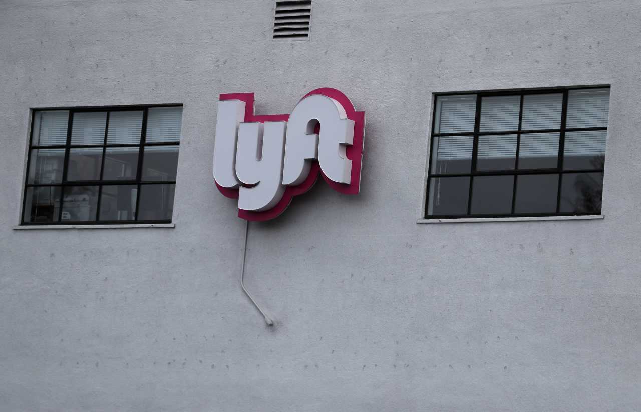 Lyft rolls out buyback, but outlook for key demand metric comes up short