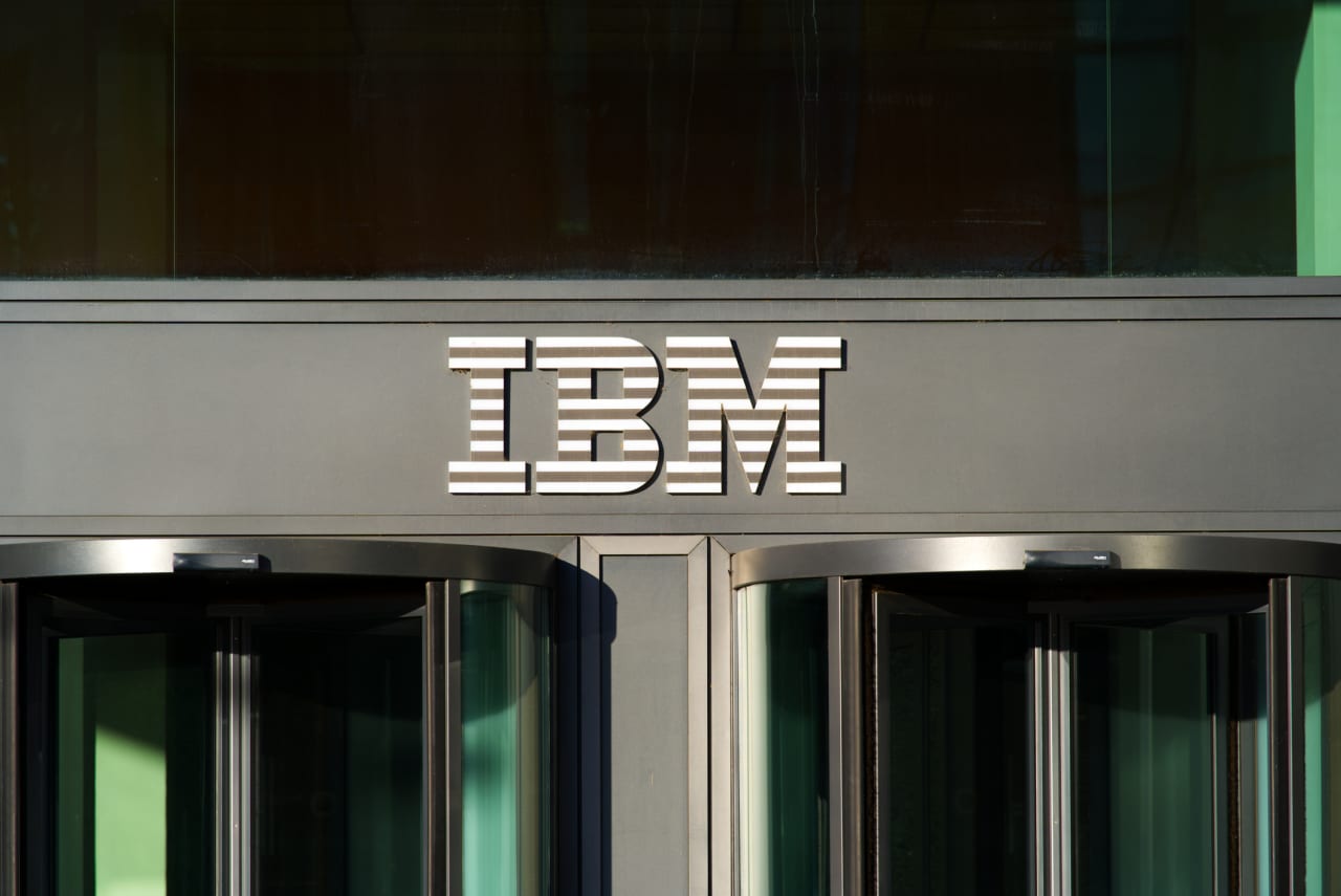 IBM заявляет, что бизнес в области искусственного интеллекта быстро растет, но этого недостаточно, чтобы помочь акциям