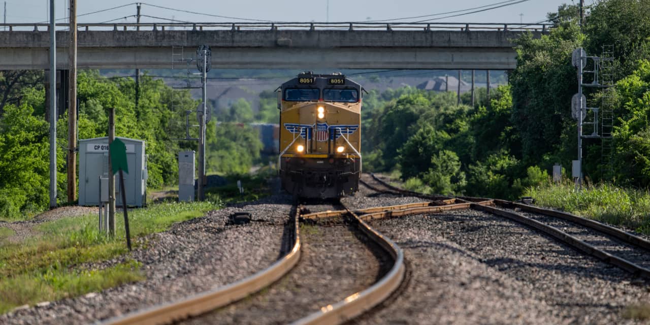 3 railroads team up to better compete with CPKC to serve Mexico