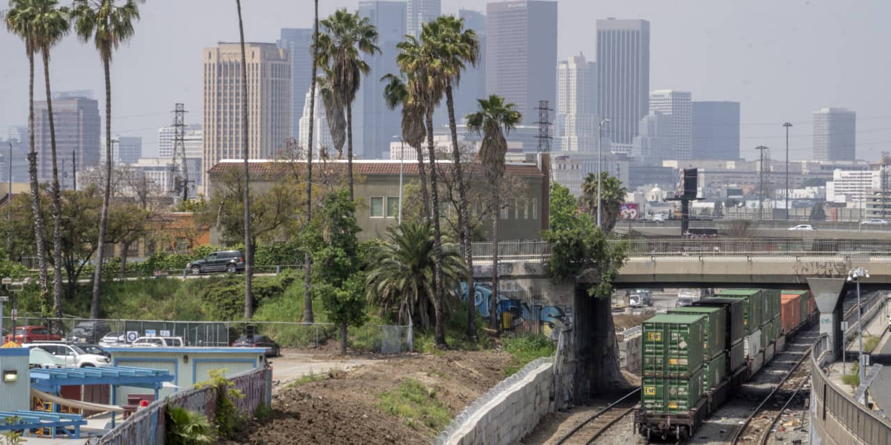 California passes first-in-nation emission rules for trains