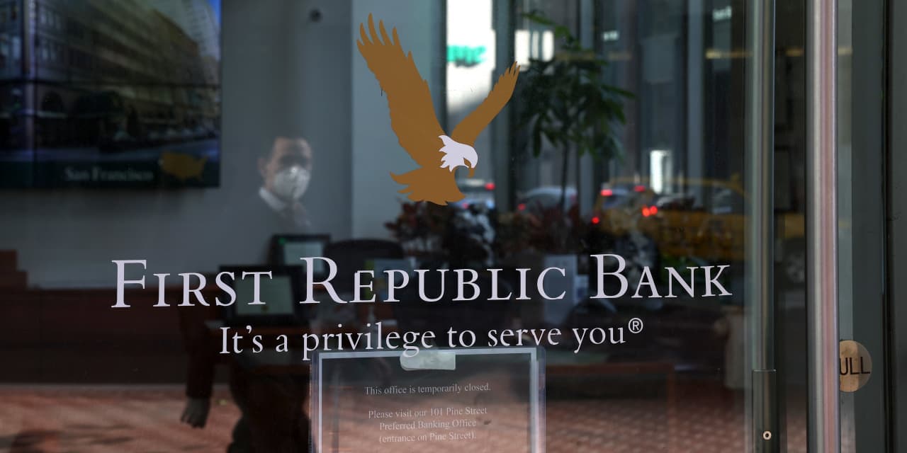 Las acciones de First Republic subieron un 8% después de que funcionarios estadounidenses informaron que estaban discutiendo opciones de rescate con los bancos.