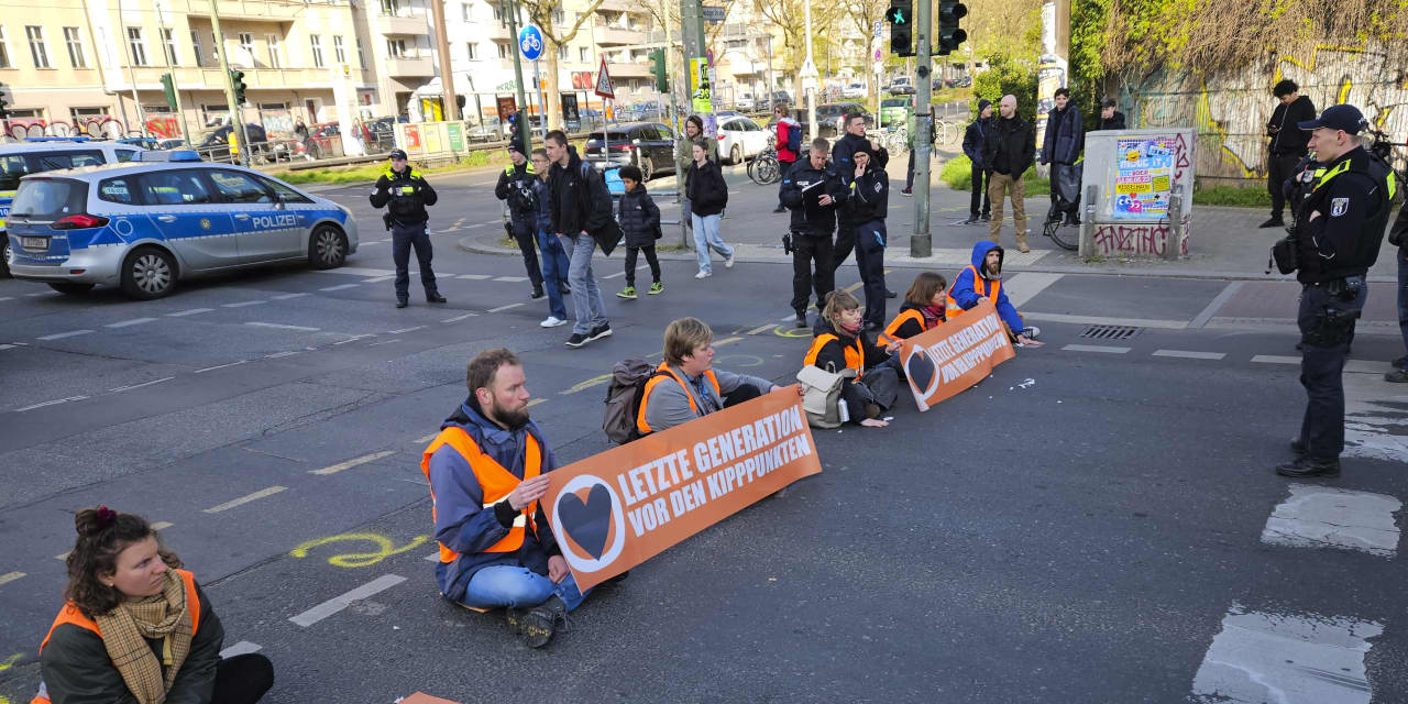 Berlin sees 10th day of road blockades by climate activists