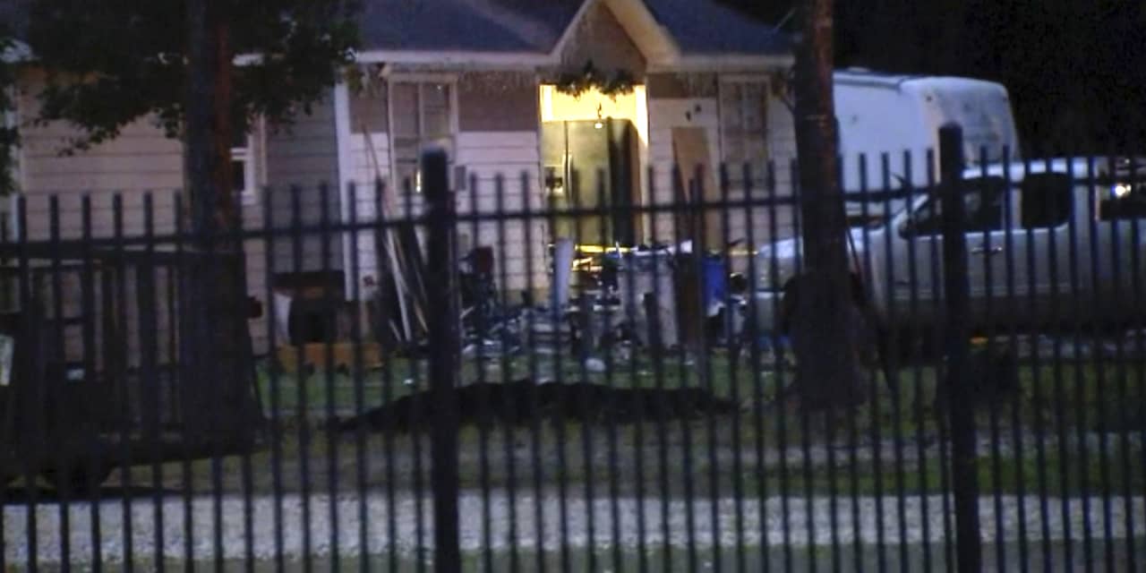Man kills 5 in Texas after family complained about gunfire