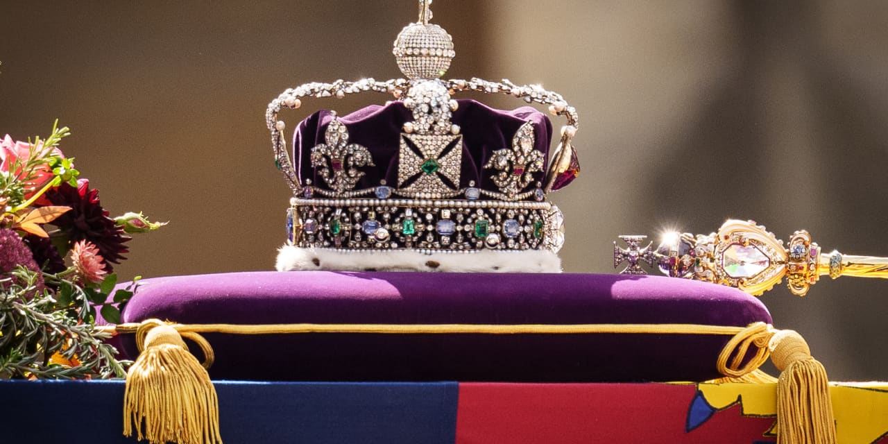 Coronación del rey Carlos III: busque varias túnicas, dos carruajes y una cuchara de plata real