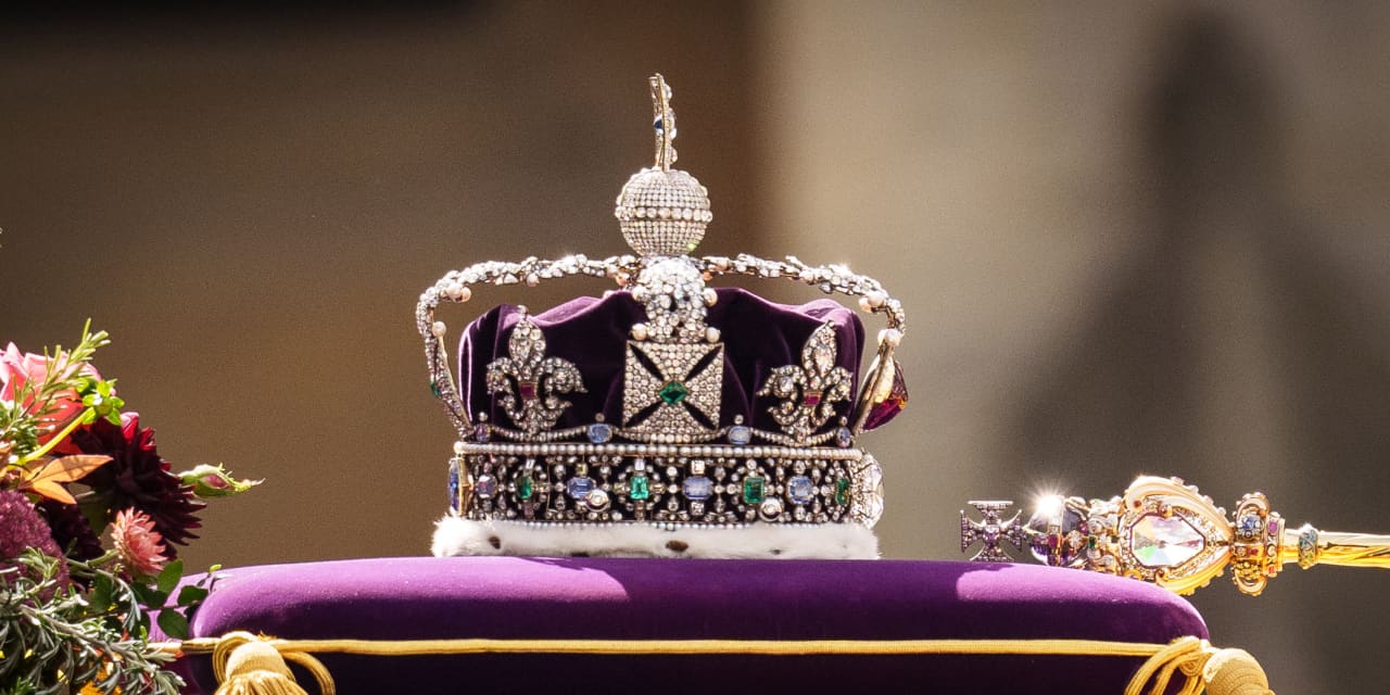 Coronación del rey Carlos III: busque varias túnicas, dos carruajes y una cuchara de plata real