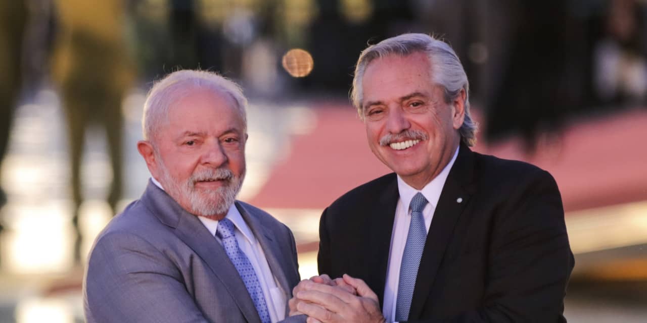 Argentina’s Fernandez seeks dollar relief from Brazil’s Lula