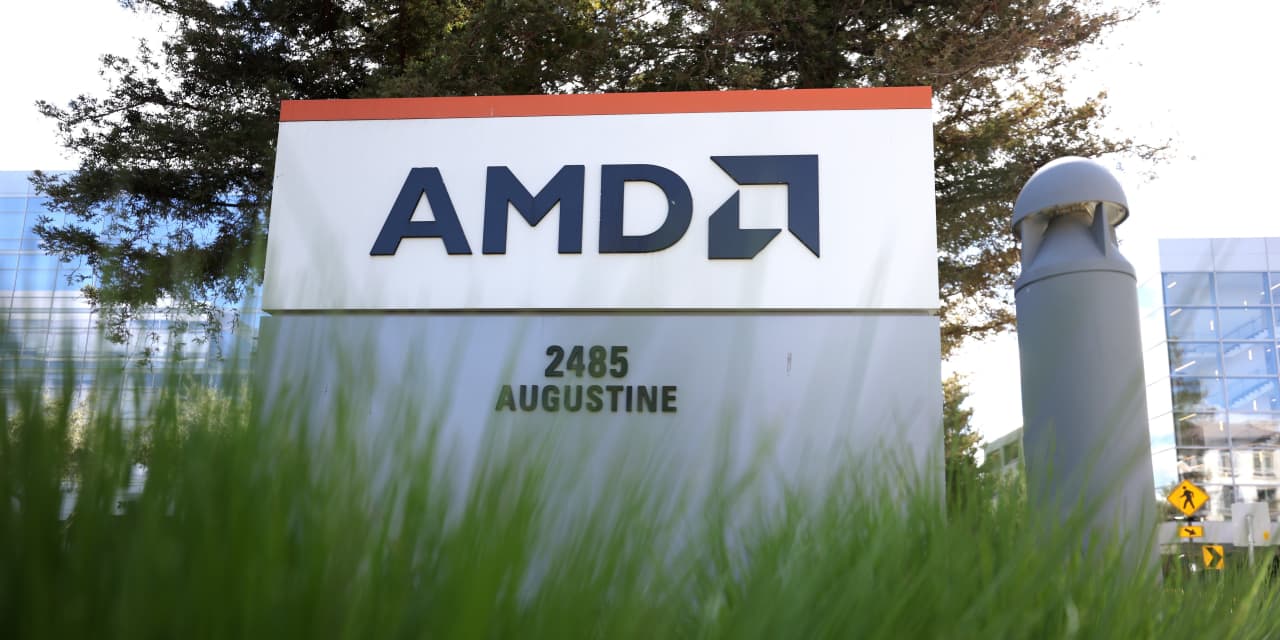 AMD sees gross margins climb amid record data-center results