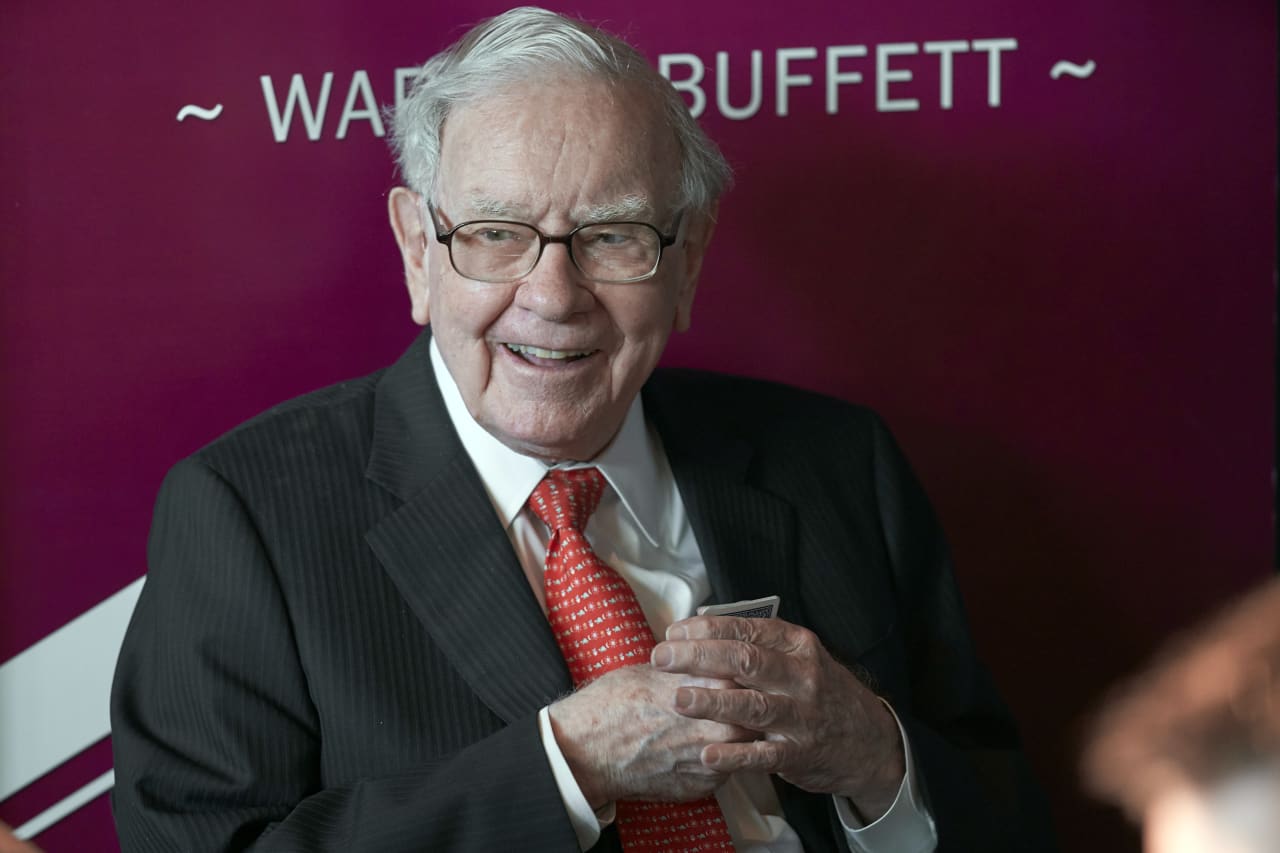 Warren Buffett y otros multimillonarios están comprando acciones energéticas de primera línea.  Este es el por qué.