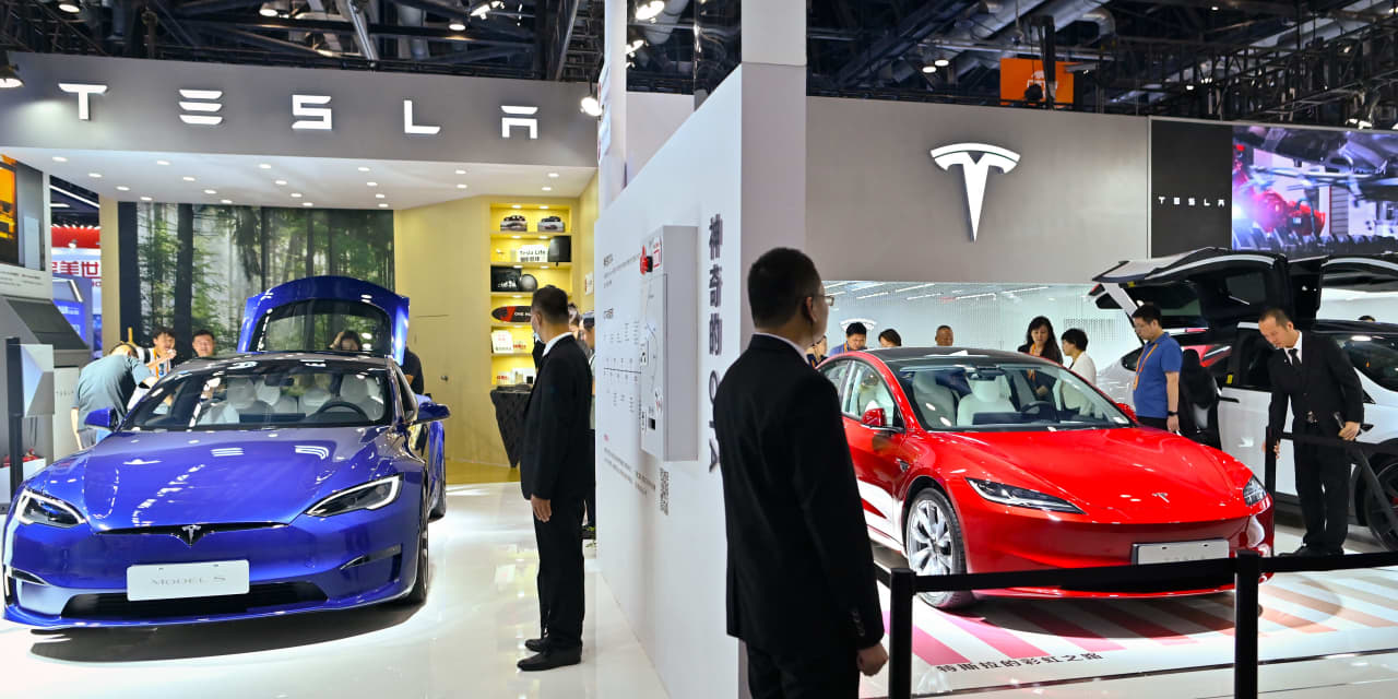 Tesla retira 1,6 millones de vehículos en China
