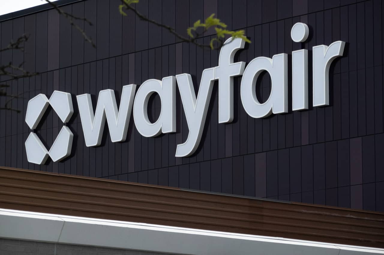 With these At Home stores closing, Wayfair should pick up some new customers